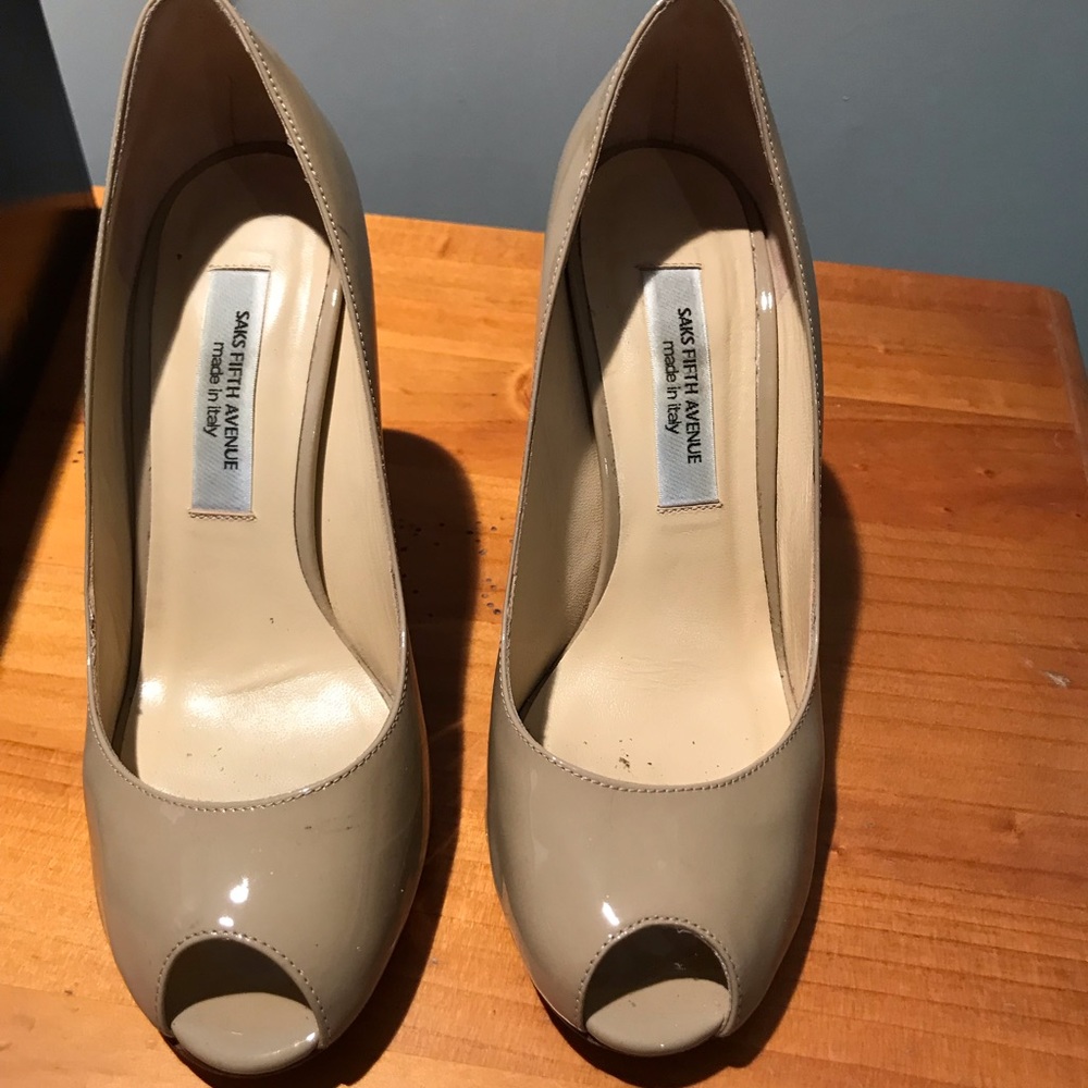 Patent leather peep toe pumps tan size 6.5 Saks